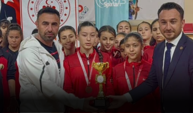 Sivas'ta 30 Öğrencili Köy Okulu, Futsalda Türkiye Dördüncüsü Oldu!