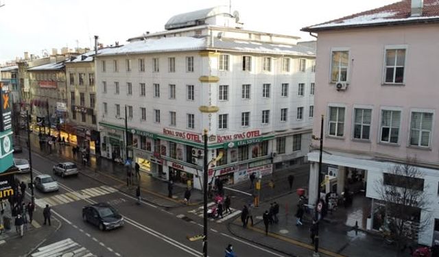 Sivas’ta Esnafa Haber Vermeden Elektrikleri Kestiler! Başkana Çıkıp Destek İstediler