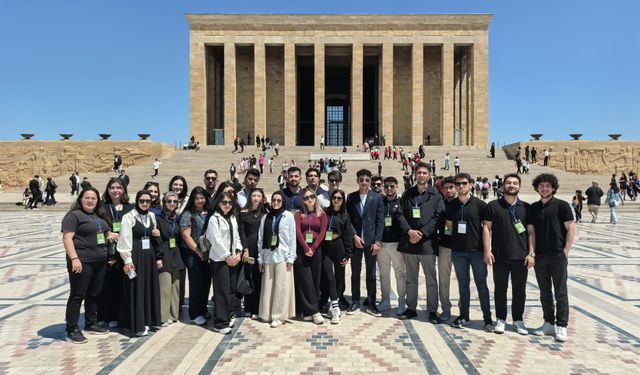 Anıtkabir’i ziyaret ettiler