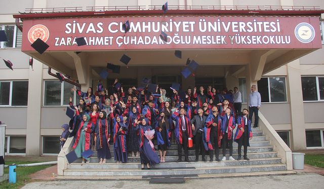 Zara MYO'da mezuniyet sevinci