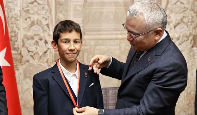 Sivas Valisinden Türkiye Birincisi Aydın’a tebrik