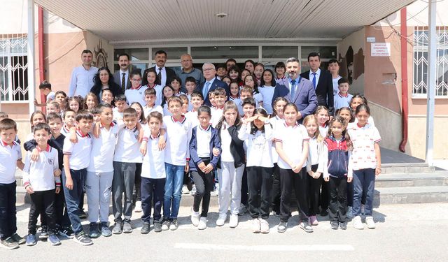 Sivas Valisi, Öğrencinin Davetini Kırmadı