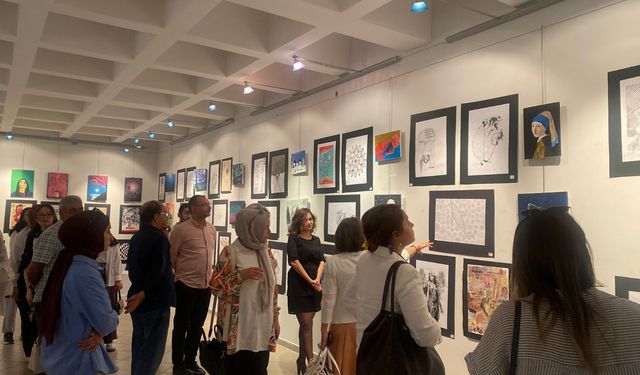 Sanat ve Sağlık Buluştu: SCÜ’de Tıp Temalı Resim Sergisi