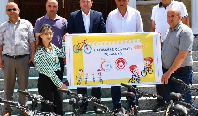 Sivas'ta çocuklara bayram hediyesi: Bisiklet