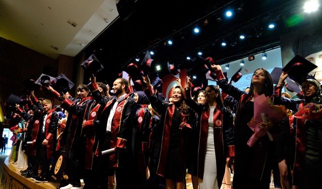 Genç sağlıkçılar kep attı