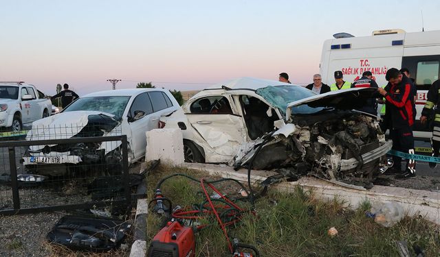 Sivas- Yozgat yolunda kaza! 2 Kişi öldü, 1 kişi yaralandı!