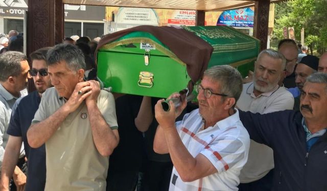 Sivas Nüfus Müdürü Çakmur'un Acı Günü! Annesini Son Yolculuğuna Uğurladı!