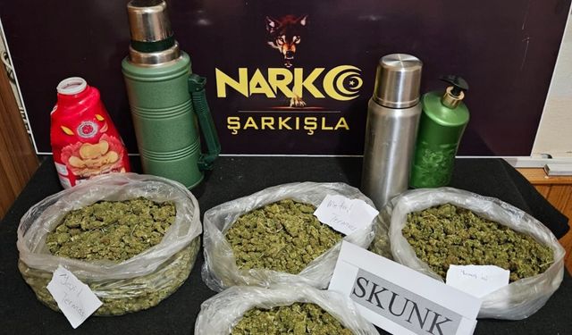 Sivas'ta Büyük Operasyon! 1,5 Kilo Skunk ve 9 Şüpheli Emniyette
