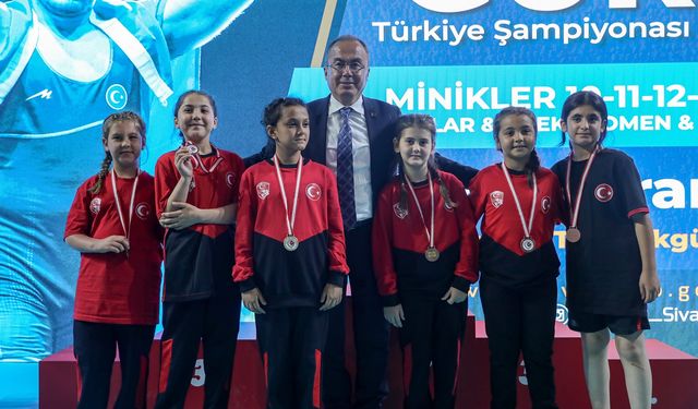 Minik Kadın Güreşçilerden Büyük Mücadele