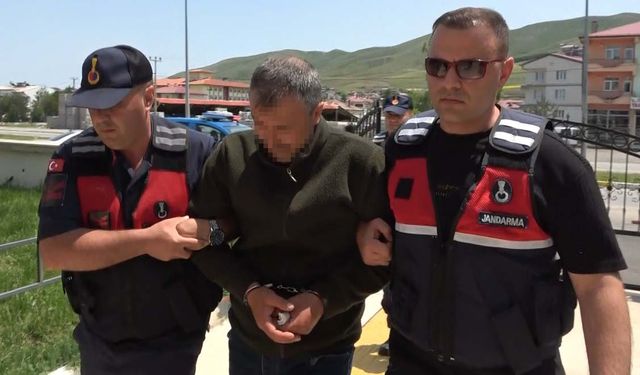 Kardeşini öldürüp, kendi oğlu ve diğer kardeşini yaralayan eski muhtar adliyede