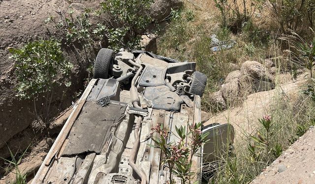 Otomobil uçuruma yuvarlandı: 1'i ağır, 4 yaralı