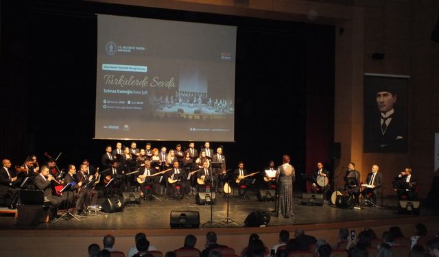 Sivas'ta THM korosu sanatçıları konser verdi
