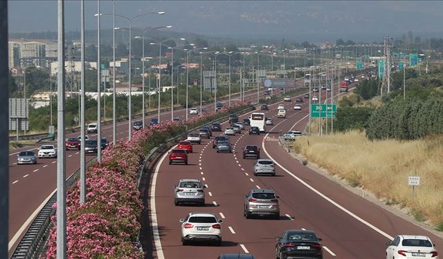 Kurban Bayramı'nda otoyollardan yaklaşık 16,3 milyon araç geçti