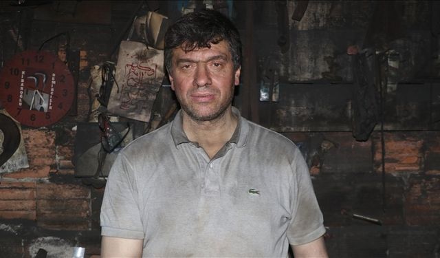 Baba mesleği demirciliği eşinin desteğiyle sürdürüyor