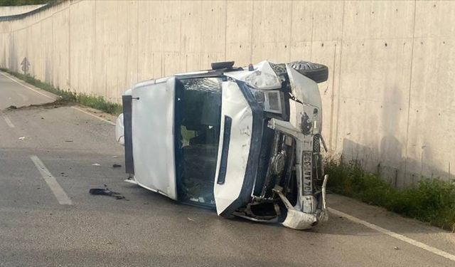 Tokat'ta minibüsün devrildi: 10 kişi yaralandı