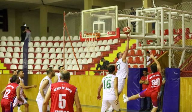 Sivas'ta "2025 Veteranlar Ligi Basketbol" sezonu sona erdi