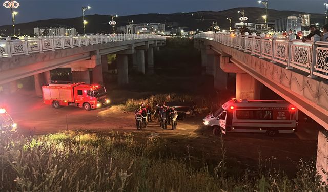 Sivas’ta Feci Kaza: Otomobil Irmak Kenarına Düştü
