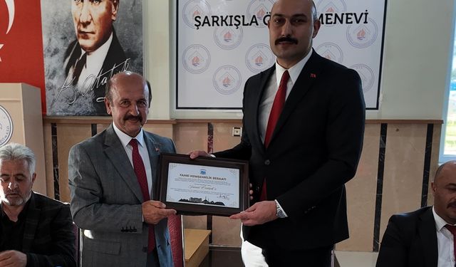 Samet Öztürk'e fahri hemşerilik beratı