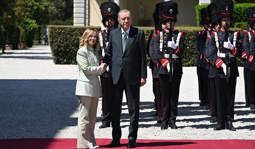 Erdoğan İtalya'da resmi törenle karşılandı