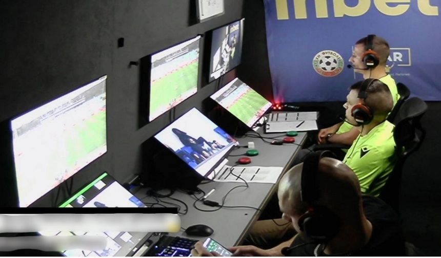 VAR odasında skandal görüntü! Bir anda ekrana gelince yakalandı!