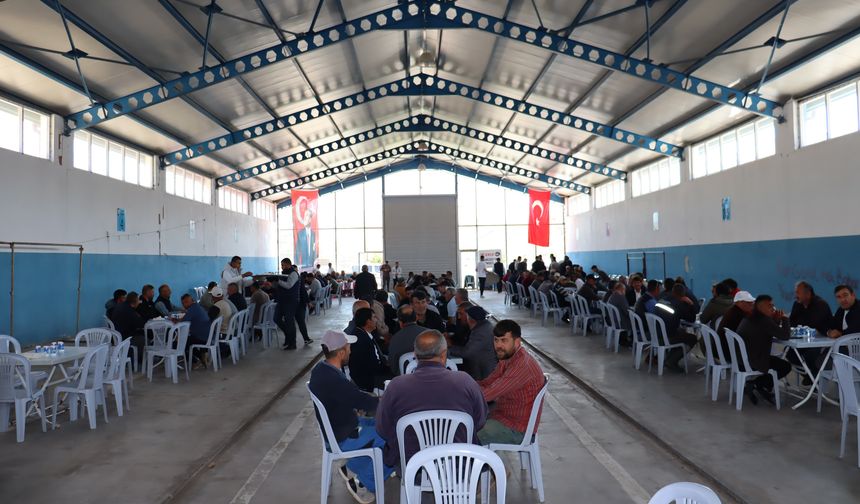 Sivas'ta  çiftçiler, şükür duasına çıktı