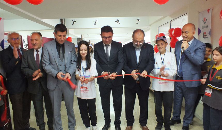 Sivas'ta TÜBİTAK 4006 Bilim Fuarı açıldı