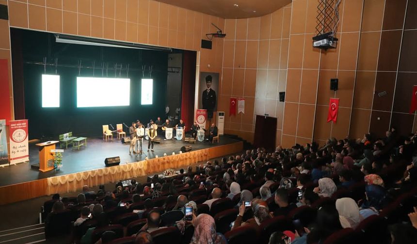 Sivas'ta özel eğitim öğrencileri, şiir dinletisi programı düzenledi