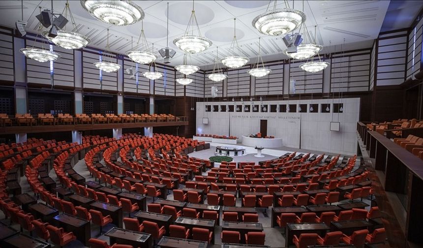 Meclis'te milletvekili sayısı 592'ye düştü