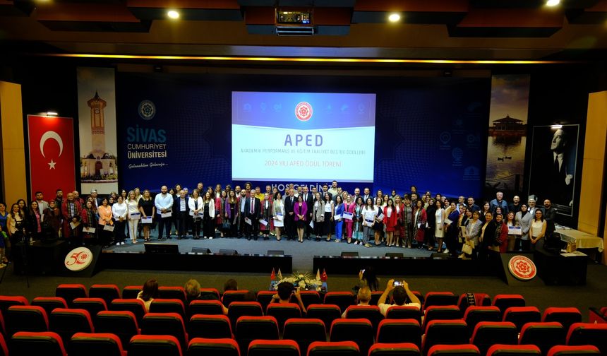 Sivas Cumhuriyet Üniversitesi’nde Öğrenci Başarıları Ödüllendirildi