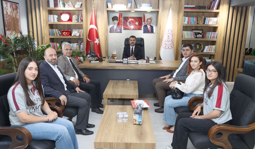 Sivaslı öğrenciler film yarışmasında derece yaptı