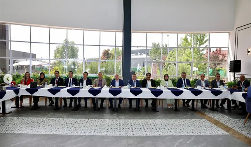 Sivaslı iş insanları bayramlaşma programında bir araya geldi