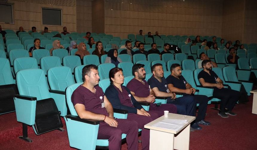 Sağlıkçılara eğitim verildi