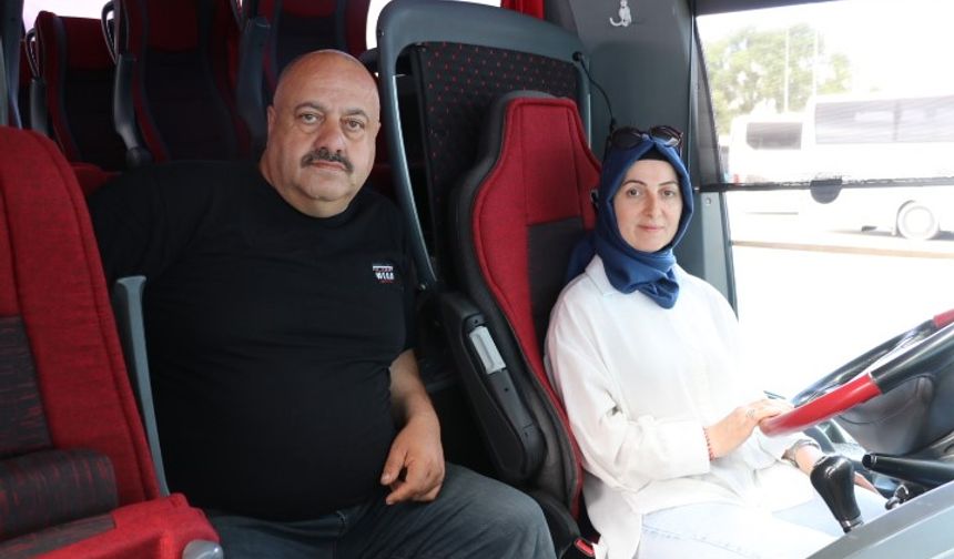 Sivaslı kadın hayalini gerçekleştirdi, kocası ile aynı otobüste şoförlük yapıyor