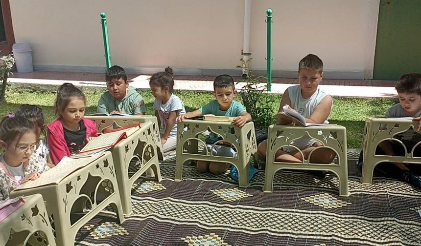 Bu camide çocuklar güle oynaya Kur'an öğreniyor
