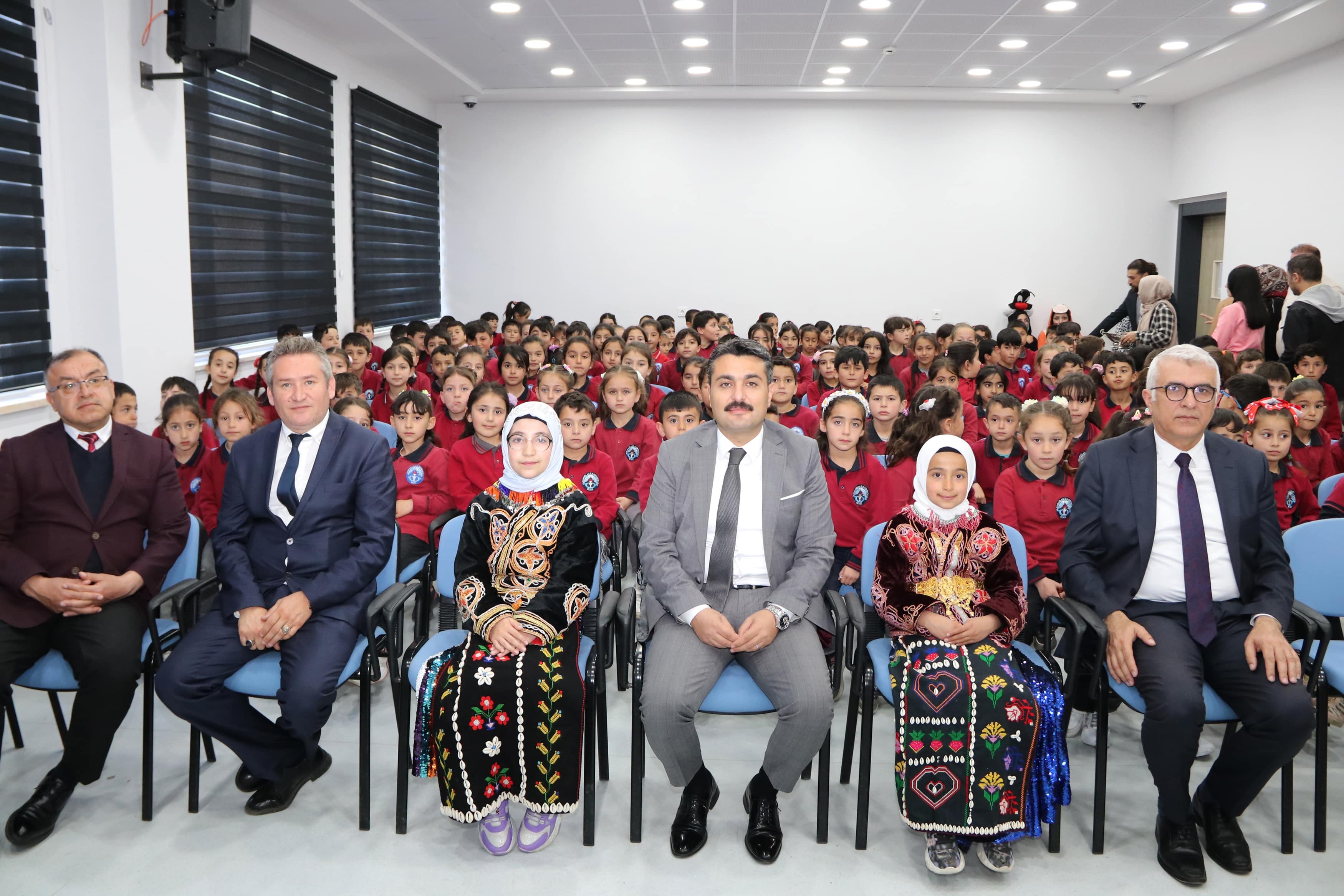 Meslek Liseliler Köy Okuluna Neşe Getirdi