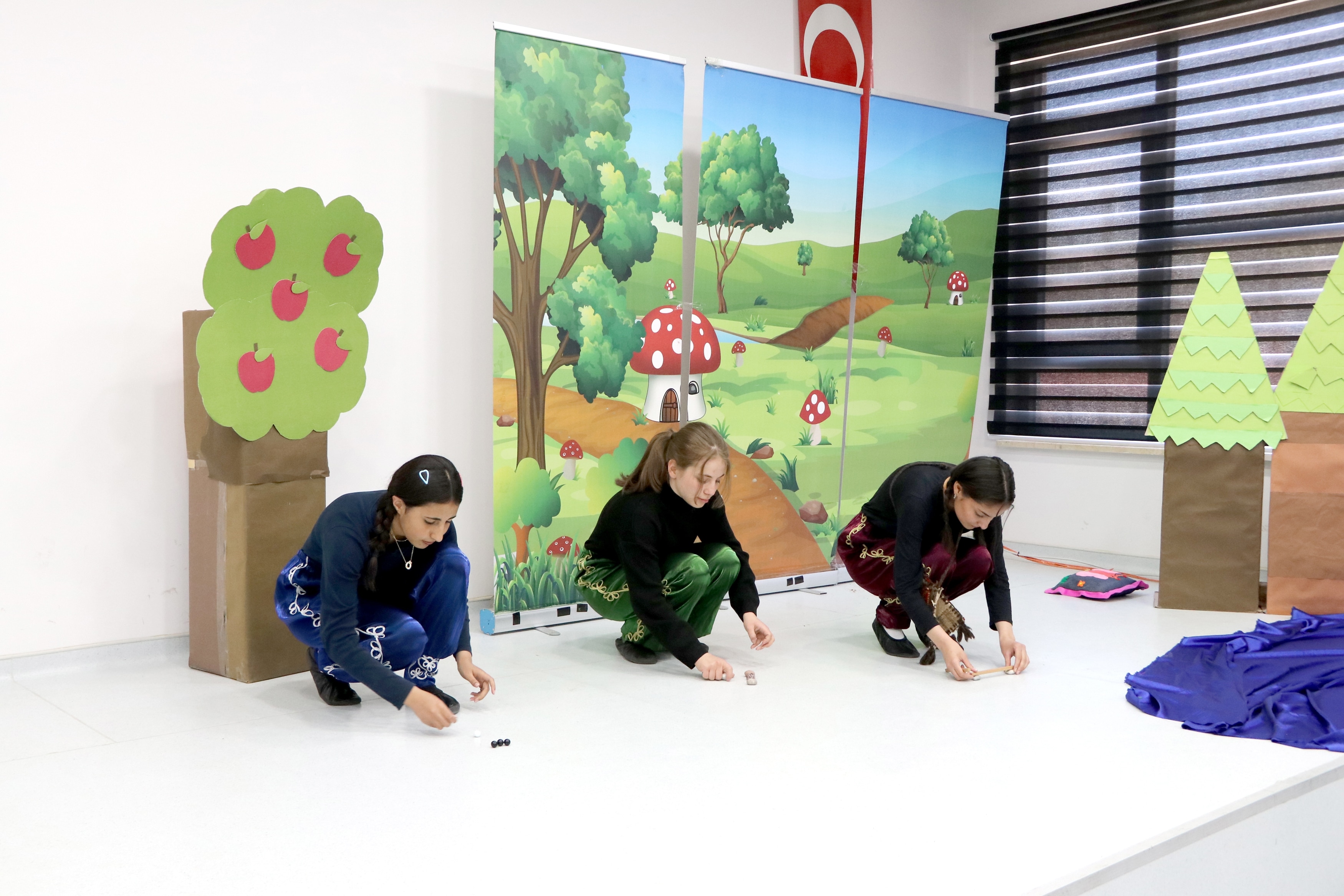Meslek Liseliler Köy Okuluna Neşe Getirdi