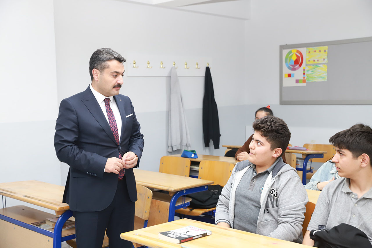 MEBİ Platformuyla YKS’ye Hazırlanın! Müdür Erdoğan Önemini Anlattı