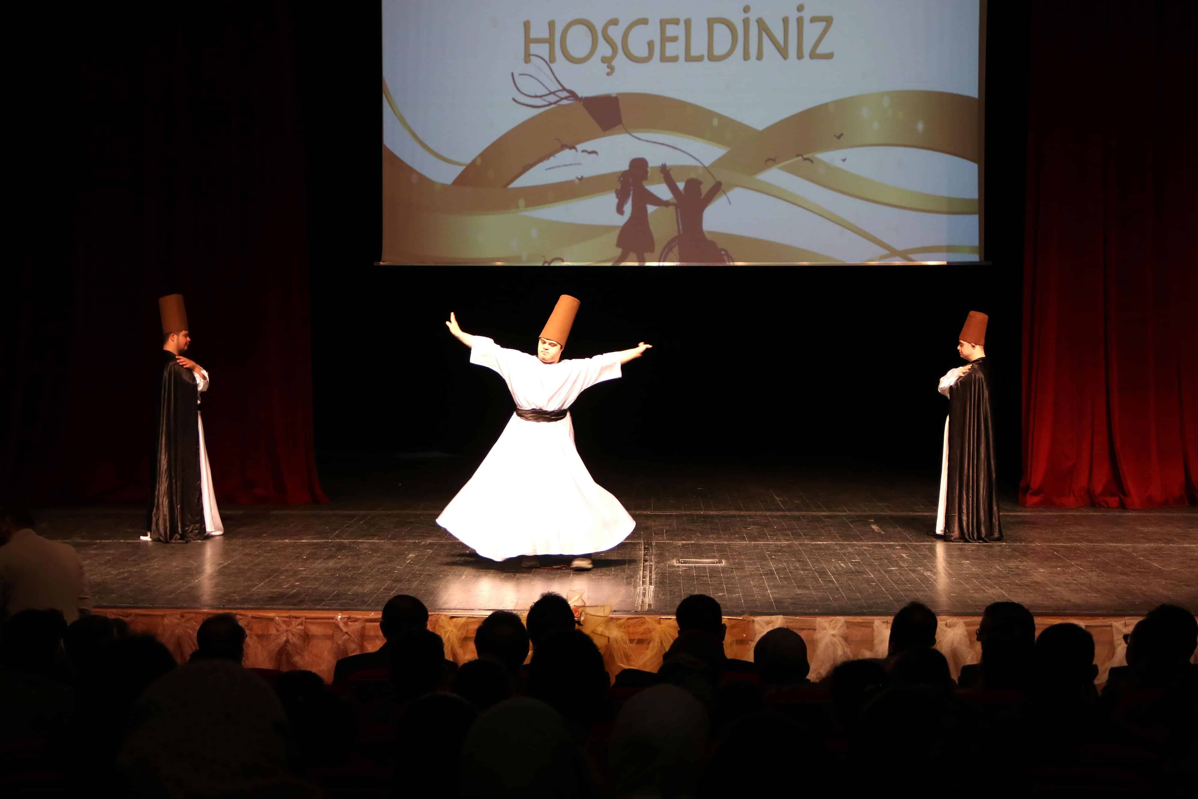 Sivas'ta Engelliler Haftası Kutlaması: Özel Çocuklar Sahnedeki Yetenekleriyle Büyüledi