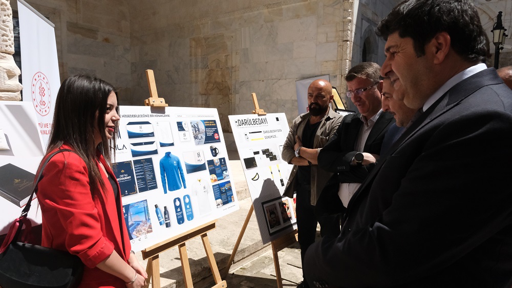 Sivas'ın 754 yıllık medresesinde sergi açıldı