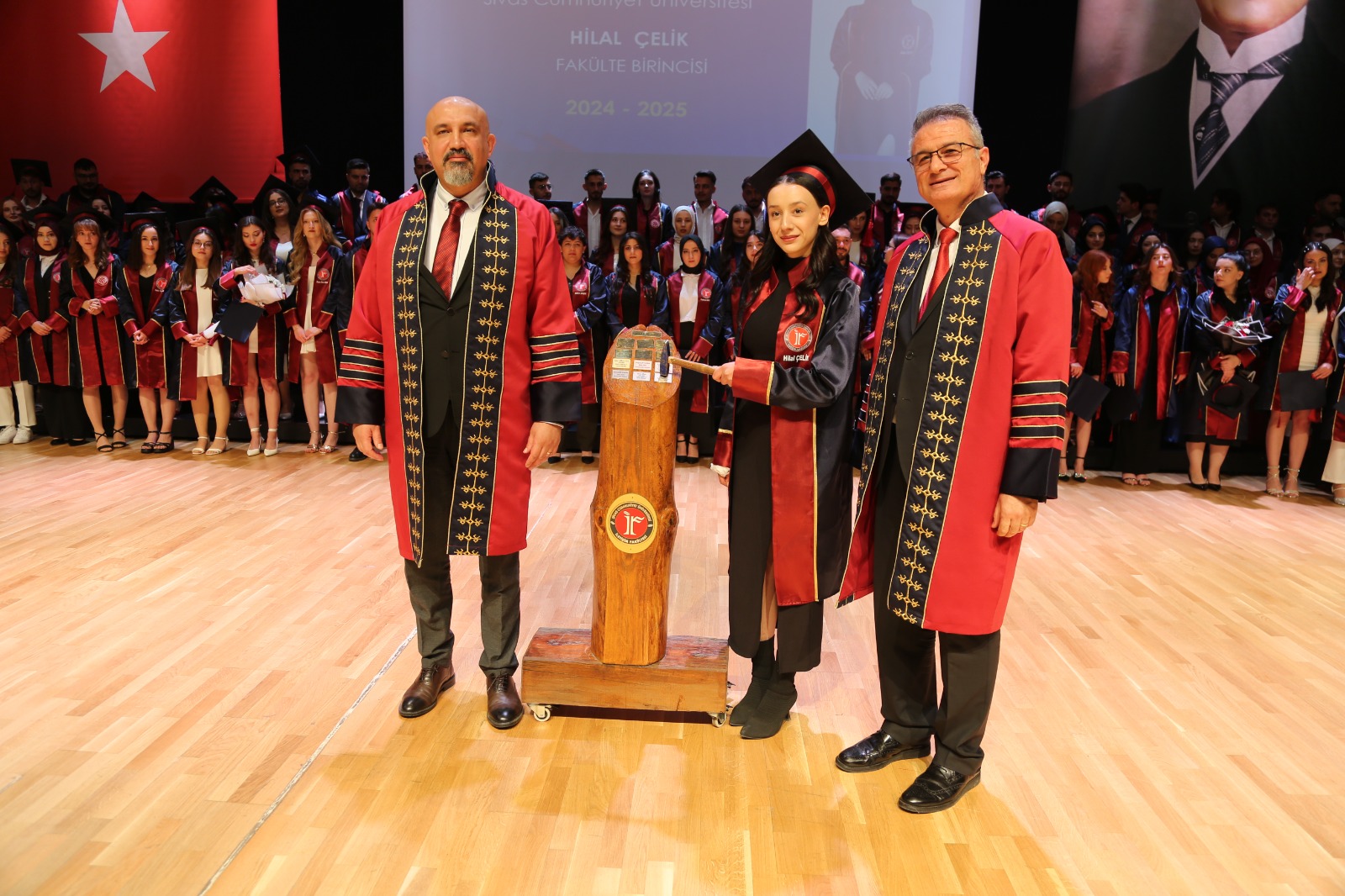 Genç İletişimciler Diplomalarını Aldı