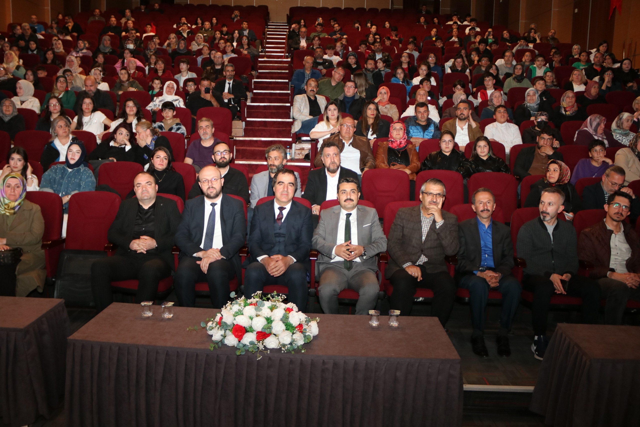 Sivaslı Öğrenci Sesiyle Yarışmayı, Yüreğiyle LÖSEV'i Kazandı
