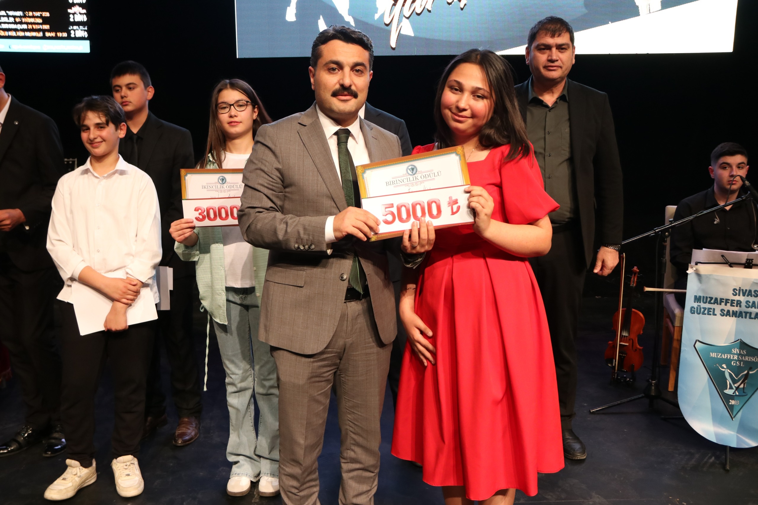 Sivaslı Öğrenci Sesiyle Yarışmayı, Yüreğiyle LÖSEV'i Kazandı