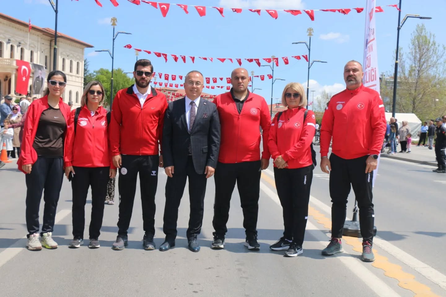Karma Bayrak Yarışları Nefes Kesti!