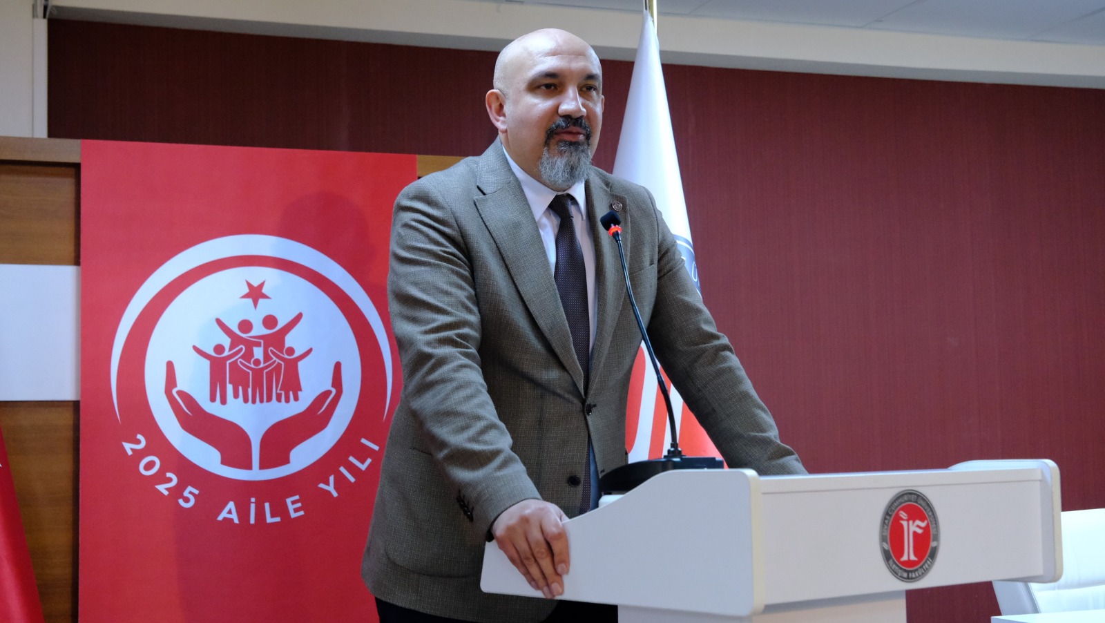 SCÜ’de aile sempozyumu 