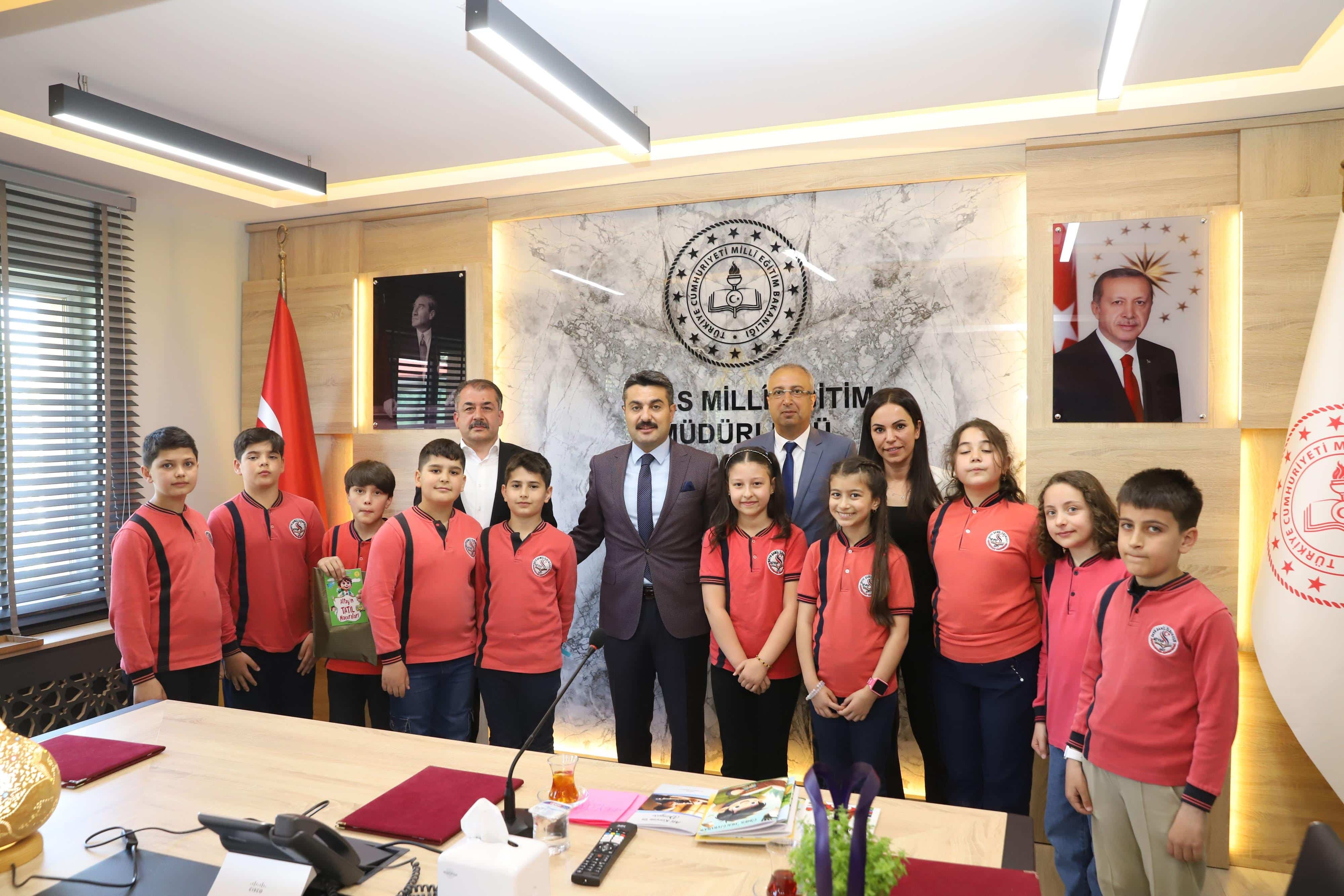 Atıklar, miniklerin ellerinde sanata dönüştü! 