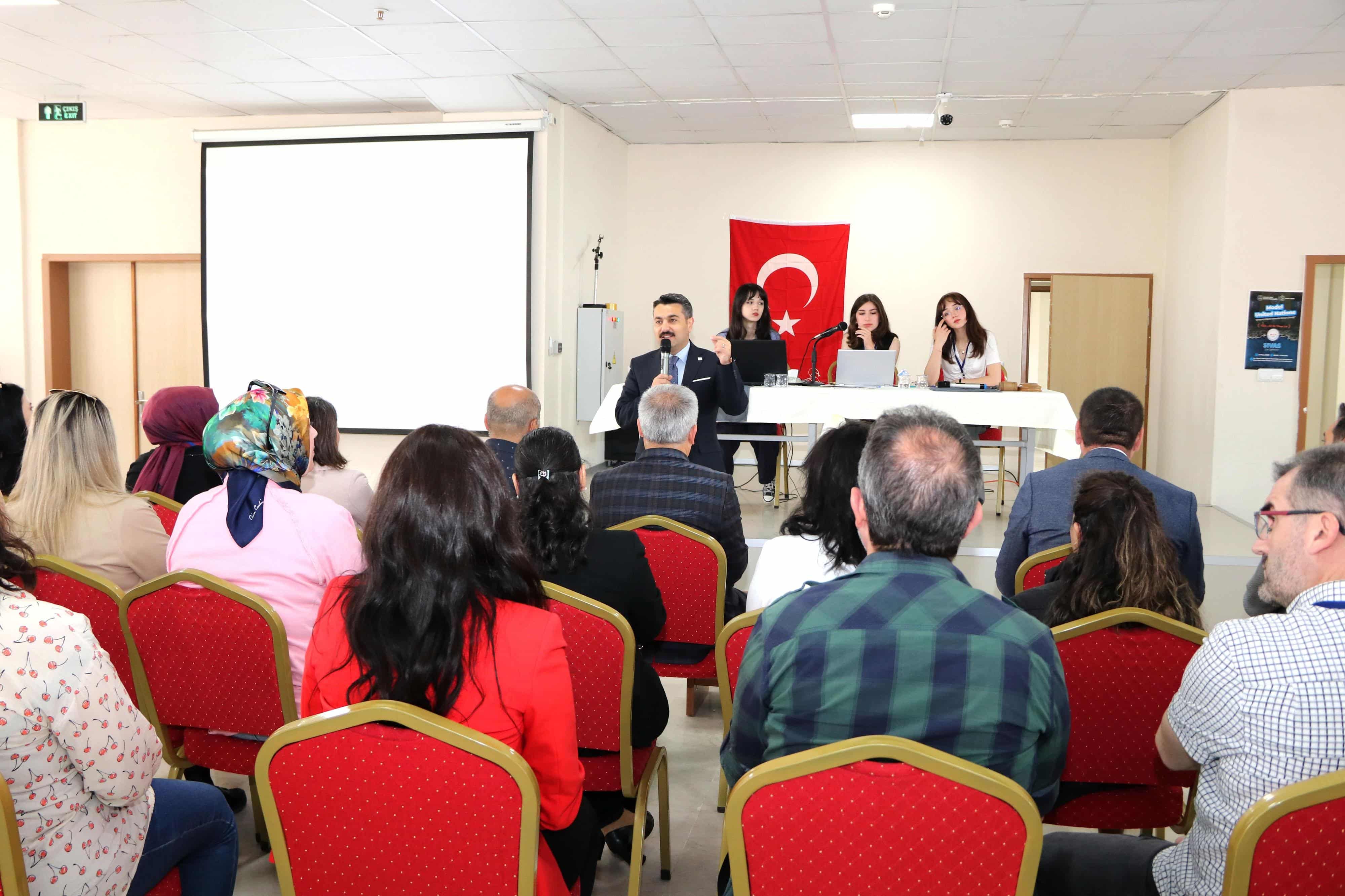 Sivas'a 168 kişi MUN'a katıdı! 