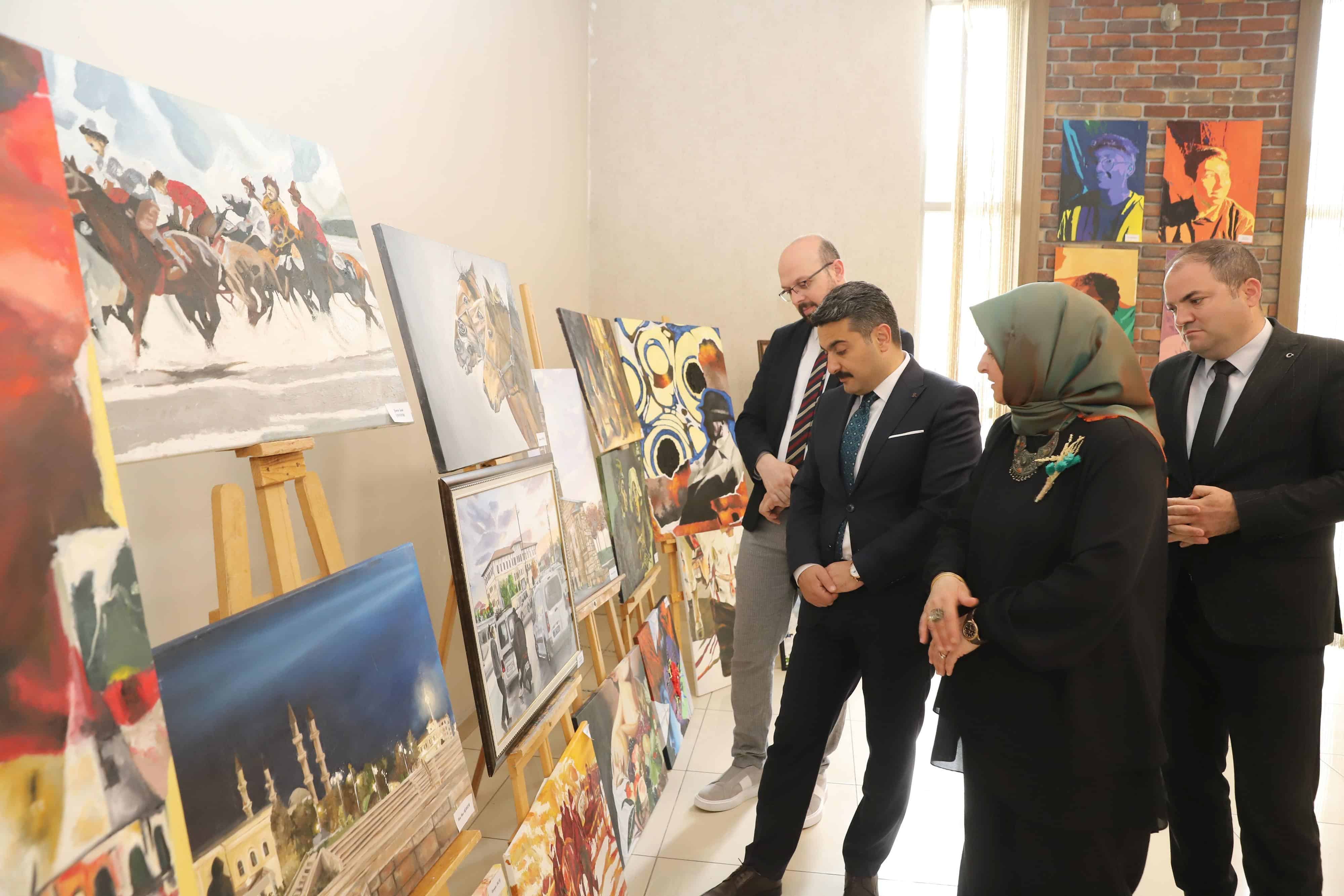 200 resim görücüye çıktı 