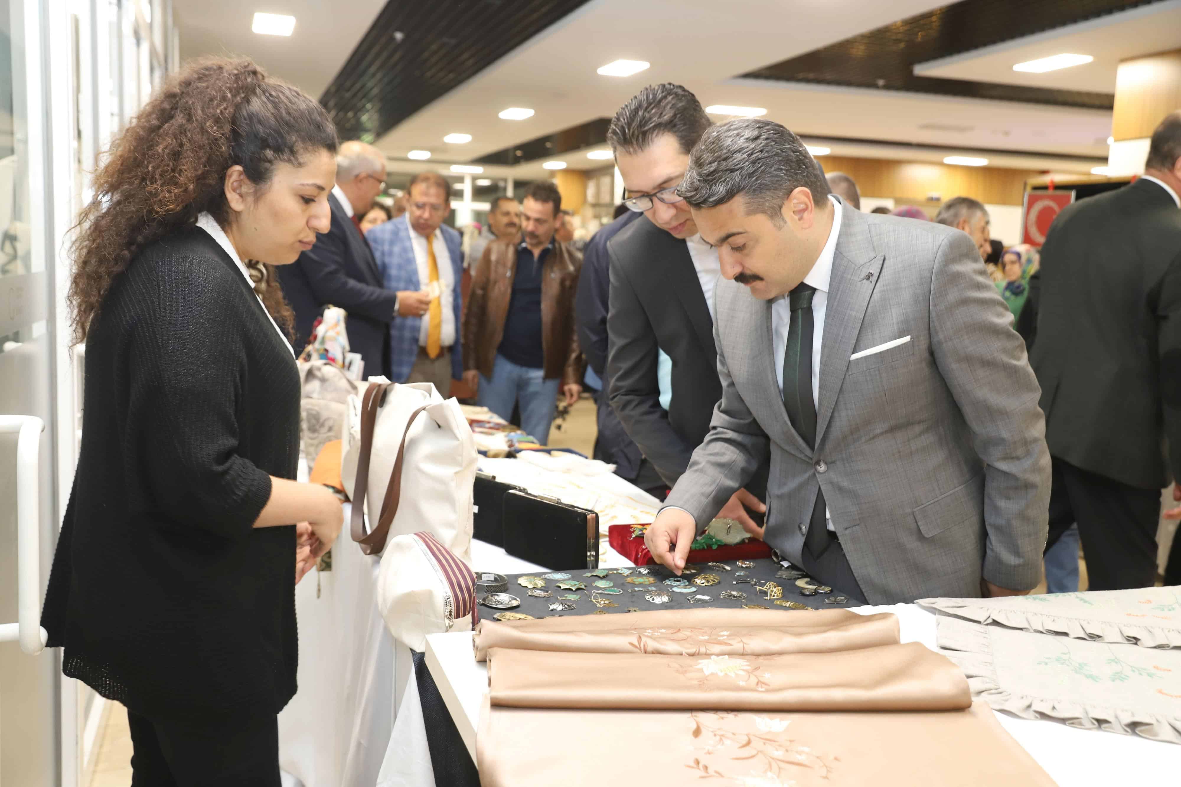 Yıl sonu sergisi açıldı