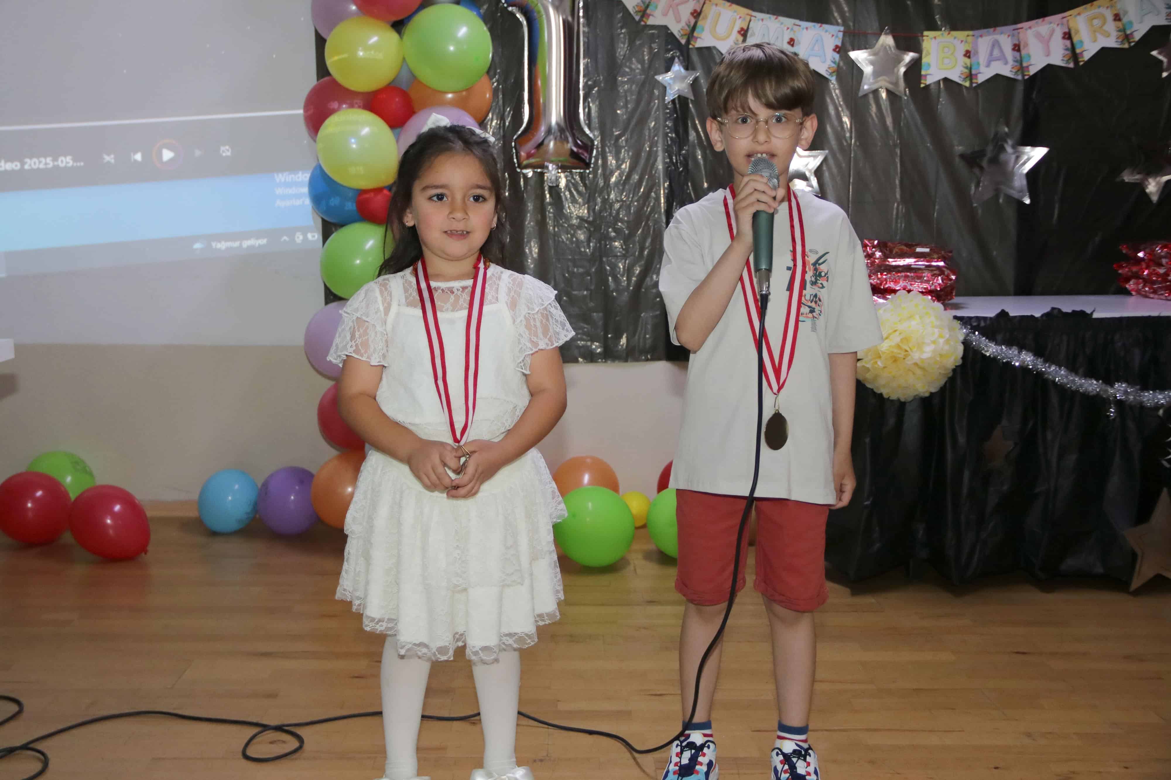Okumayı Öğrendiler, Bayram Yaptılar