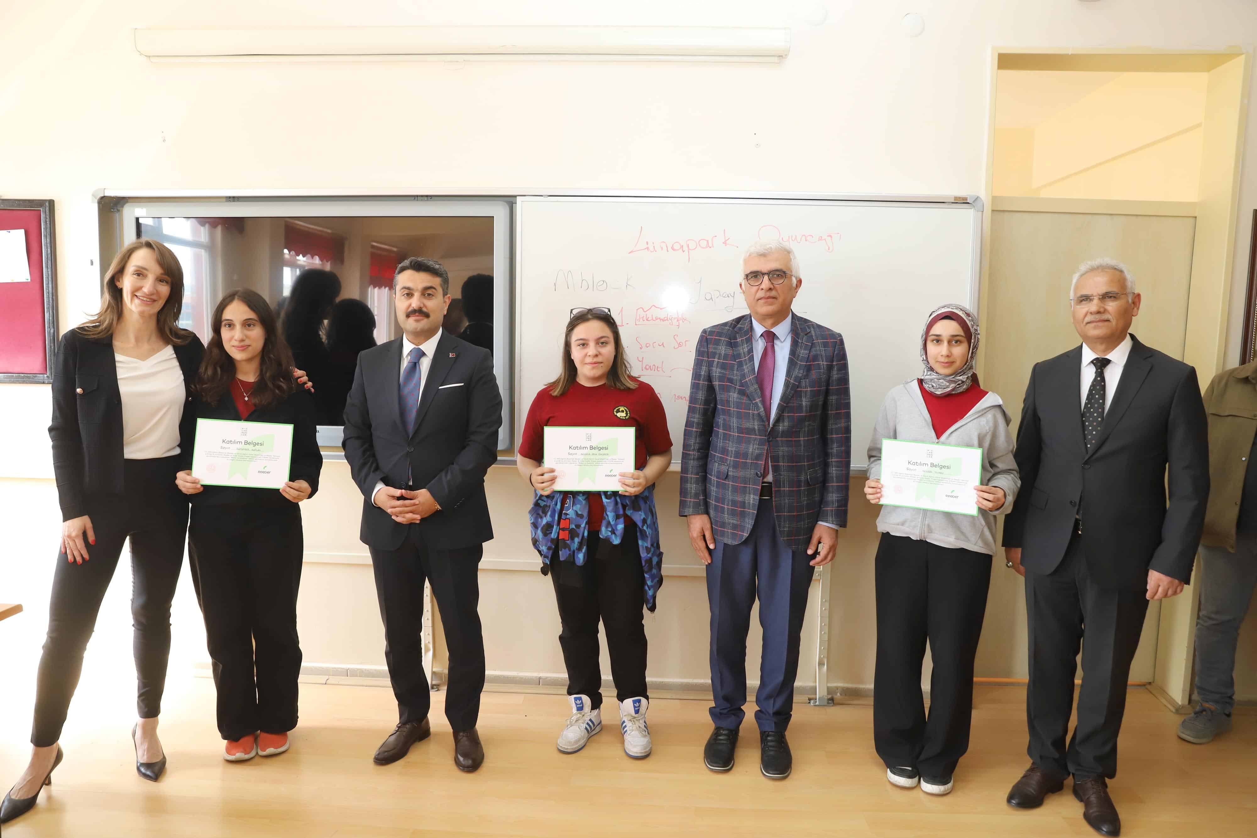 Öğrencilere STEM eğitimi verildi 